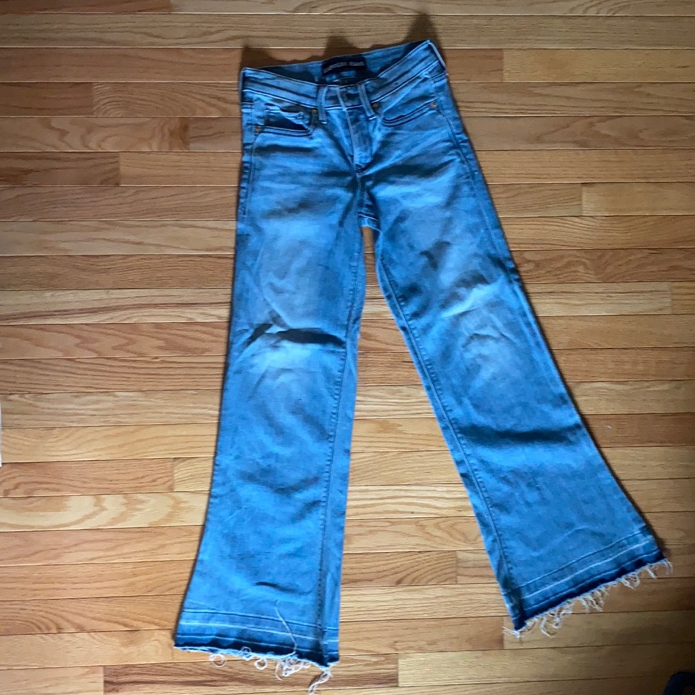 Express wide leg flare mid rise 00 jeans.